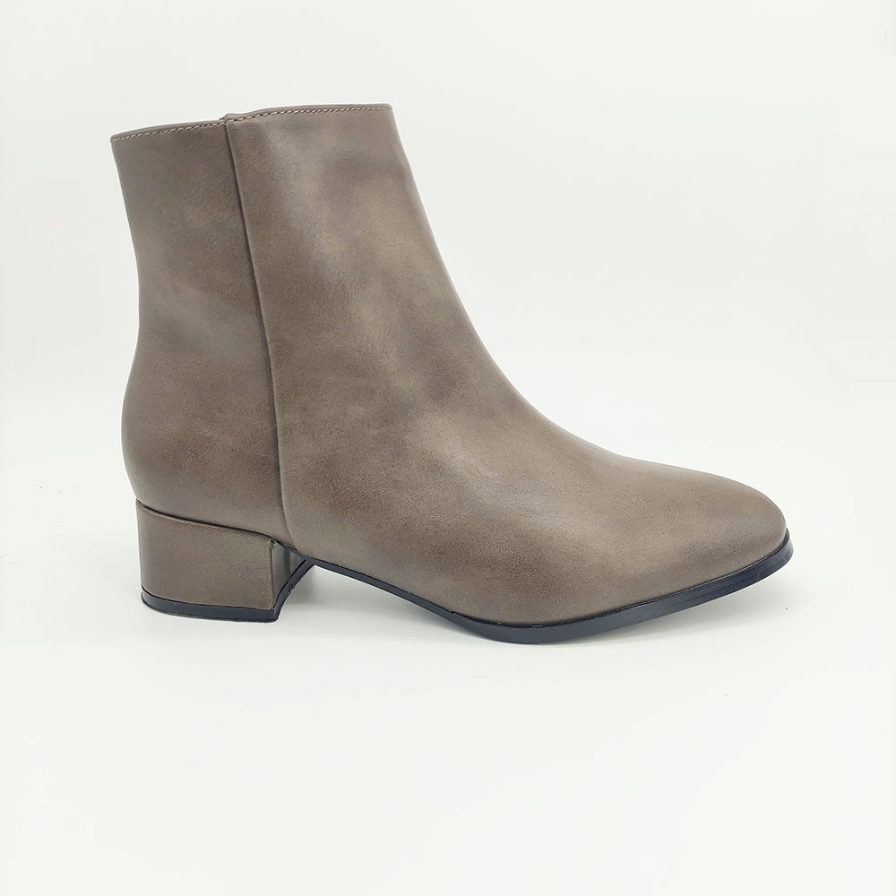 Low heel boot